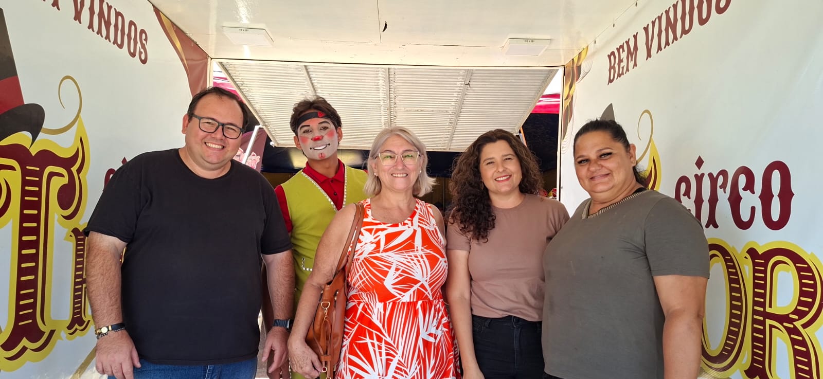 Espetáculo de circo emociona e promove manhã especial para usuários de projetos sociais em Ibaté