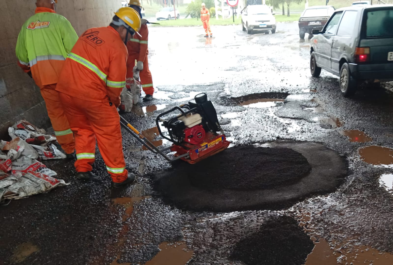 📌Concessionária realiza reparos em buracos no pontilhão do Jardim Cruzado após cobrança da Prefeitura