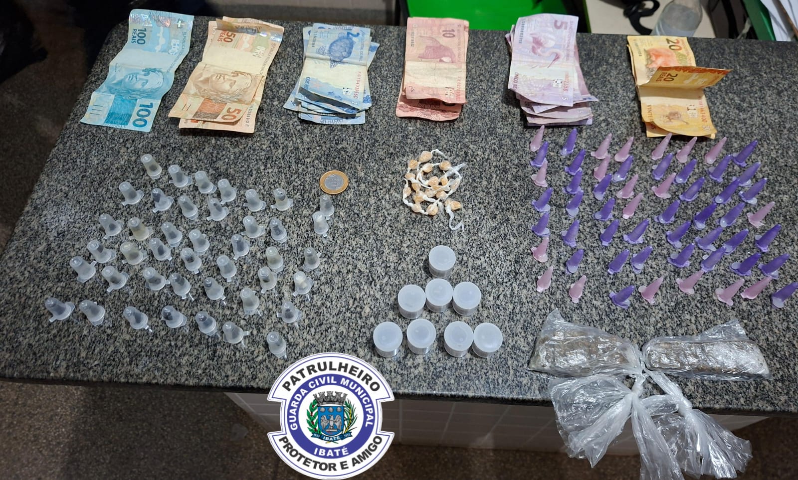 GCM apreende grande quantidade de drogas em parquinho no Jardim Nossa Senhora Aparecida