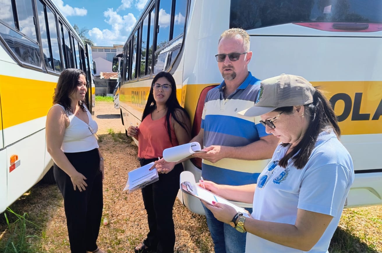 Veículos do transporte escolar de Ibaté passam por vistoria para garantir segurança dos alunos
