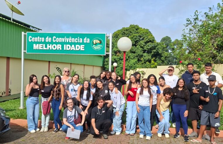 Centro de Convivência do Idoso recebe alunos da Etec de Ibaté em encontro intergeracional
