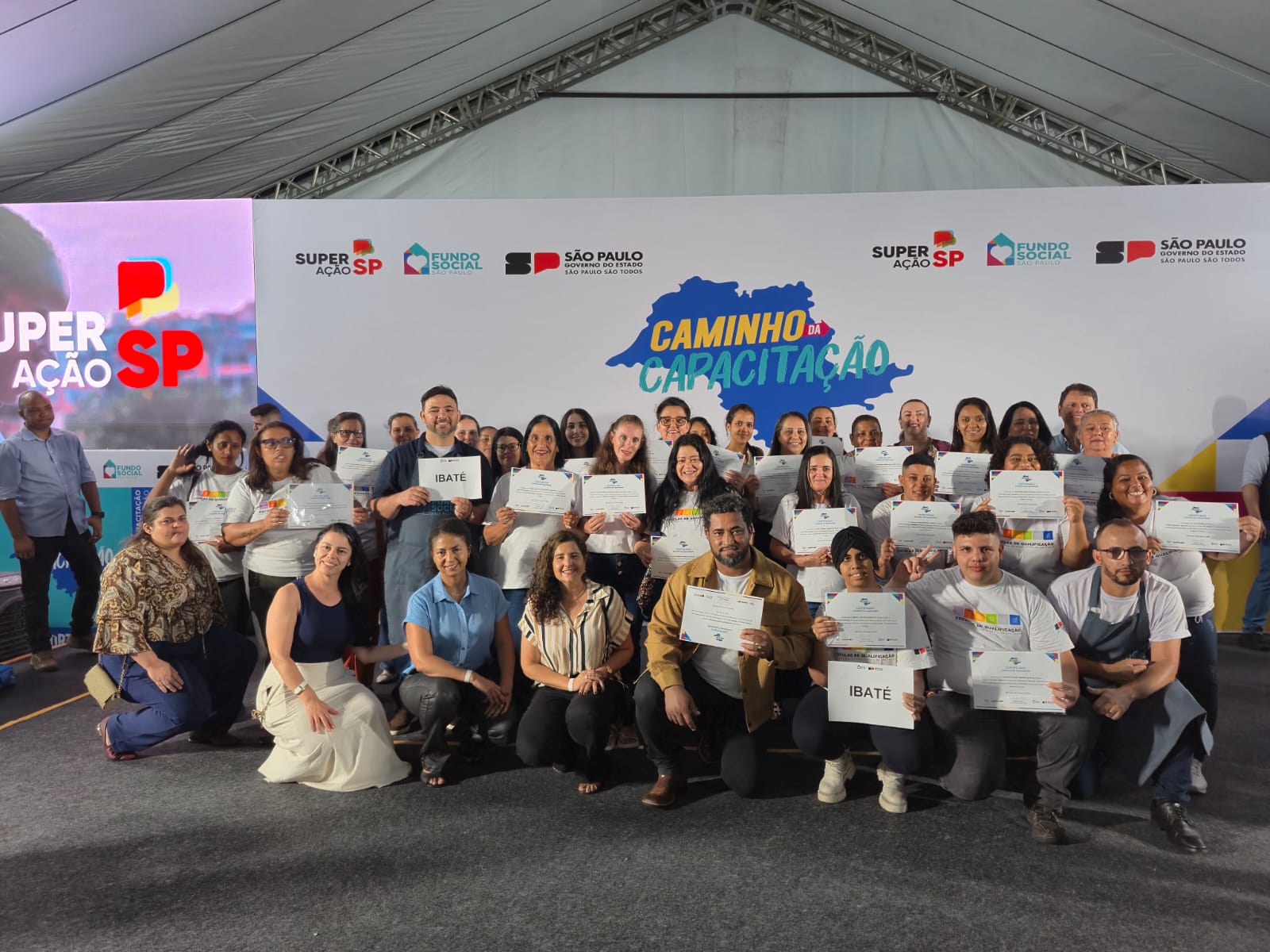 📌 Alunos de Ibaté se formam em cursos profissionalizantes com presença do governador