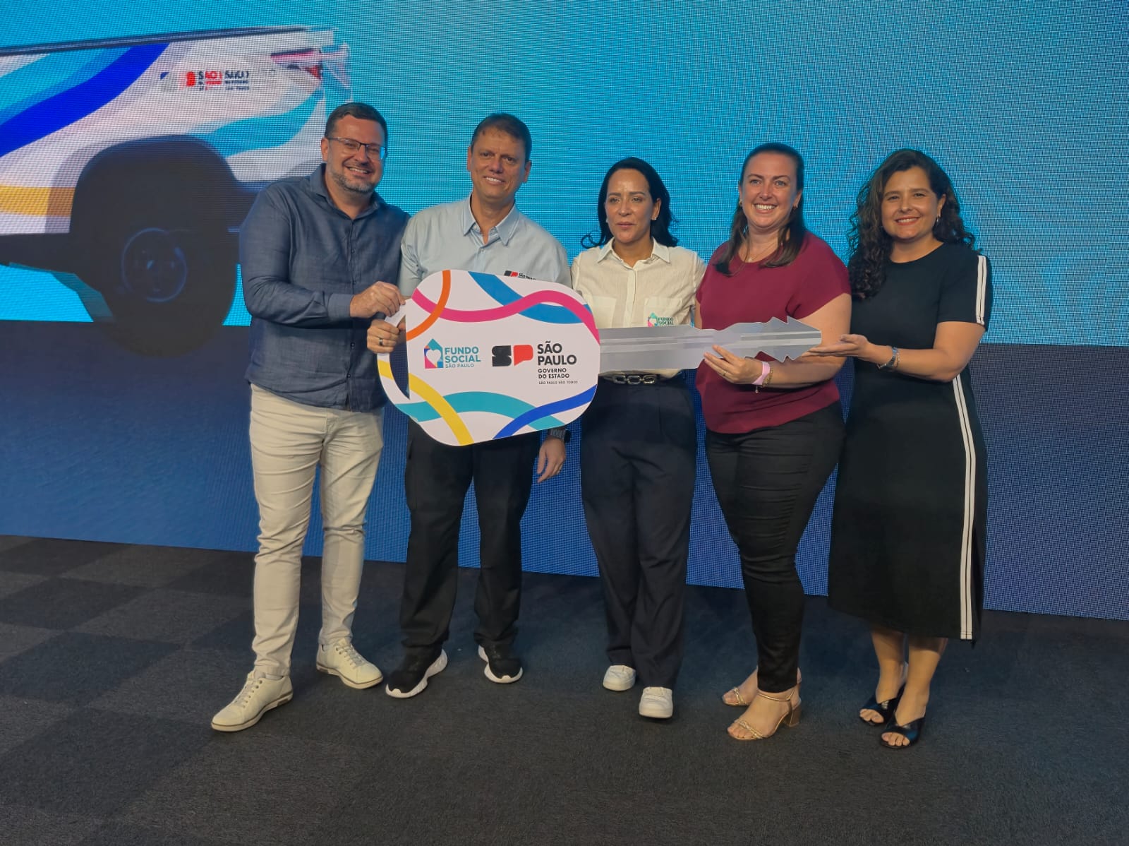 📌 Município de Ibaté recebe veículo para ampliar atendimento social