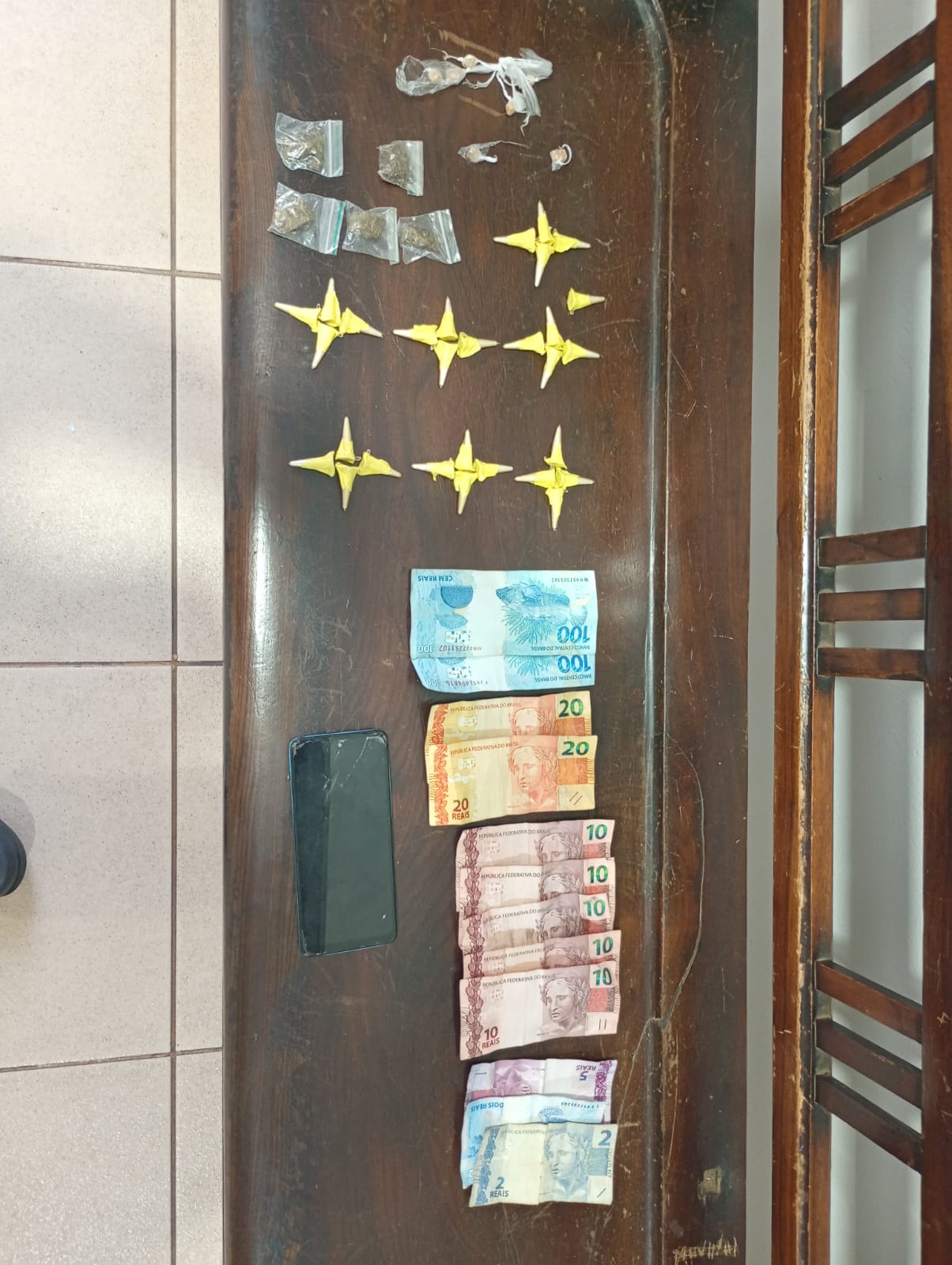 🚨 GCM de Ibaté detém dois indivíduos por tráfico de drogas no Jardim Cruzado