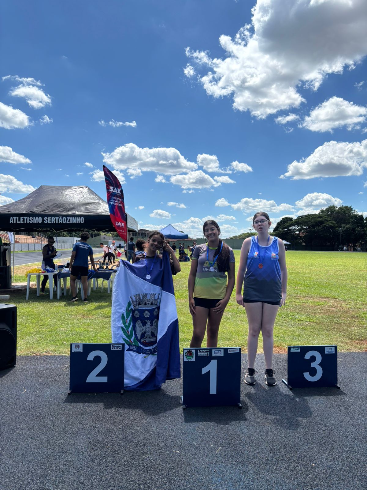 ✅ Atletas de Ibaté conquistam bons resultados no Circuito de Atletismo da Juventude em Sertãozinho