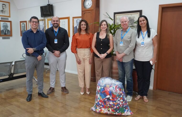 🤝 Santa Casa de São Carlos recebe doação de tampinhas plásticas para apoiar atendimento ao SUS
