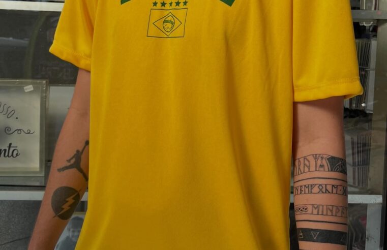 🇧🇷💛 Já garantiu a sua camiseta do Brasil?A Livraria e Papelaria Central já está no clima da torcida e traz uma opção perfeita para quem quer acompanhar os jogos com estilo e muito orgulho!
