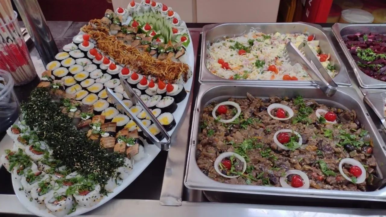 🍽️ O almoço de hoje tem sabor especial no Supermercados Ruscito !