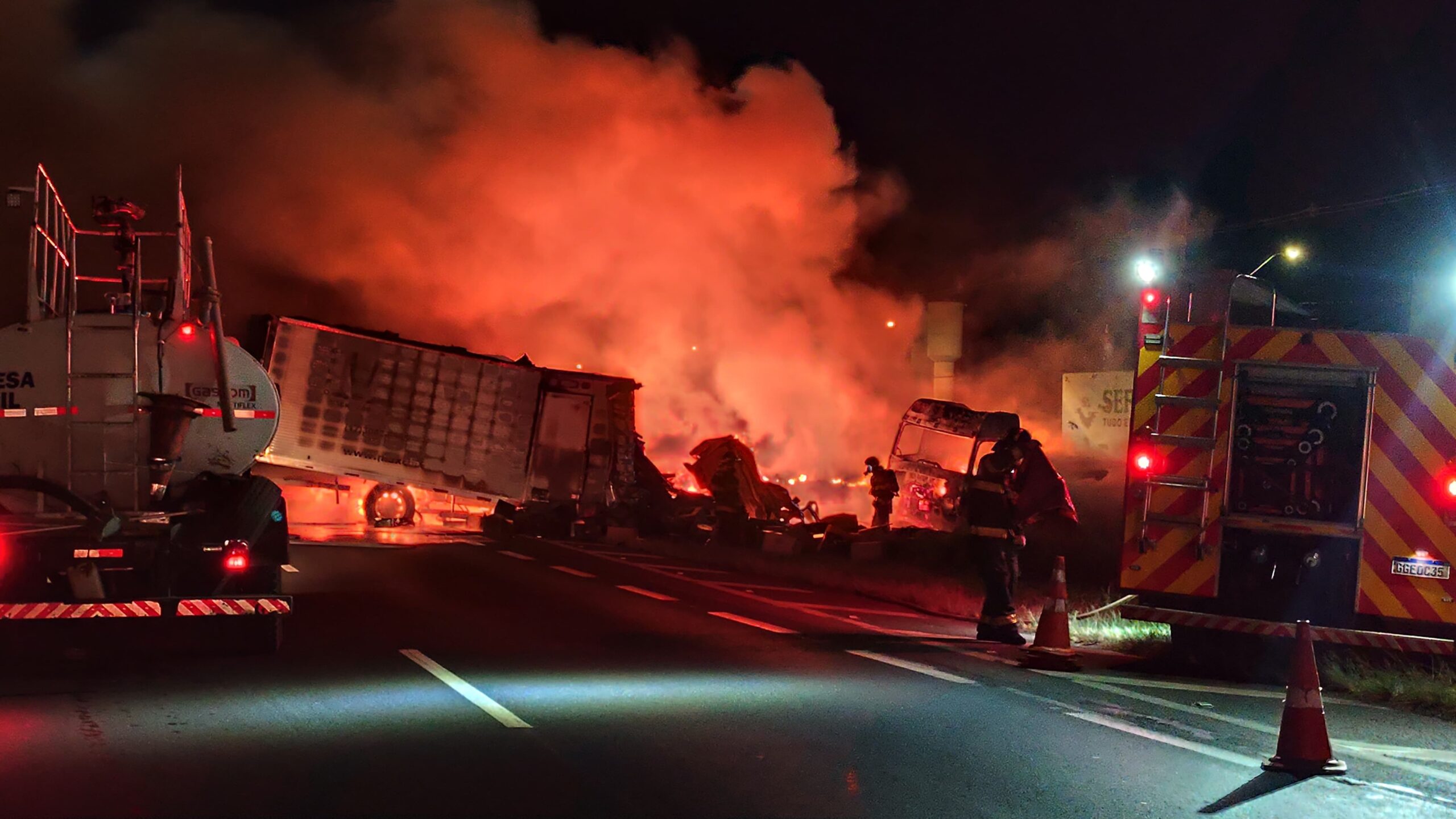 🚨 Tragédia na Washington Luís: motorista morre após colisão entre caminhões em Ibaté