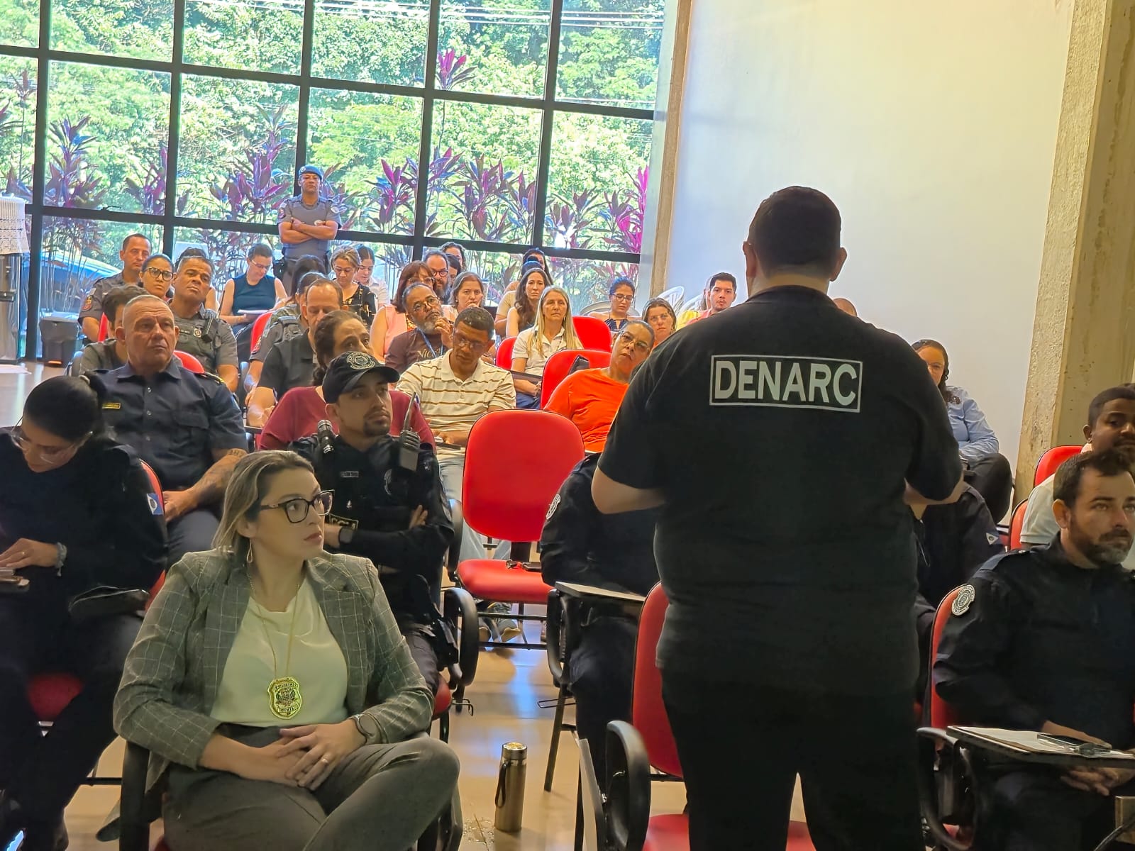 Ibaté sedia curso de prevenção ao uso de drogas com participação do Denarc-SP