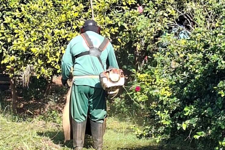 ✅ Equipes de Serviços Públicos realizam limpeza e roçagem no Centro de Convivência da Melhor Idade em Ibaté