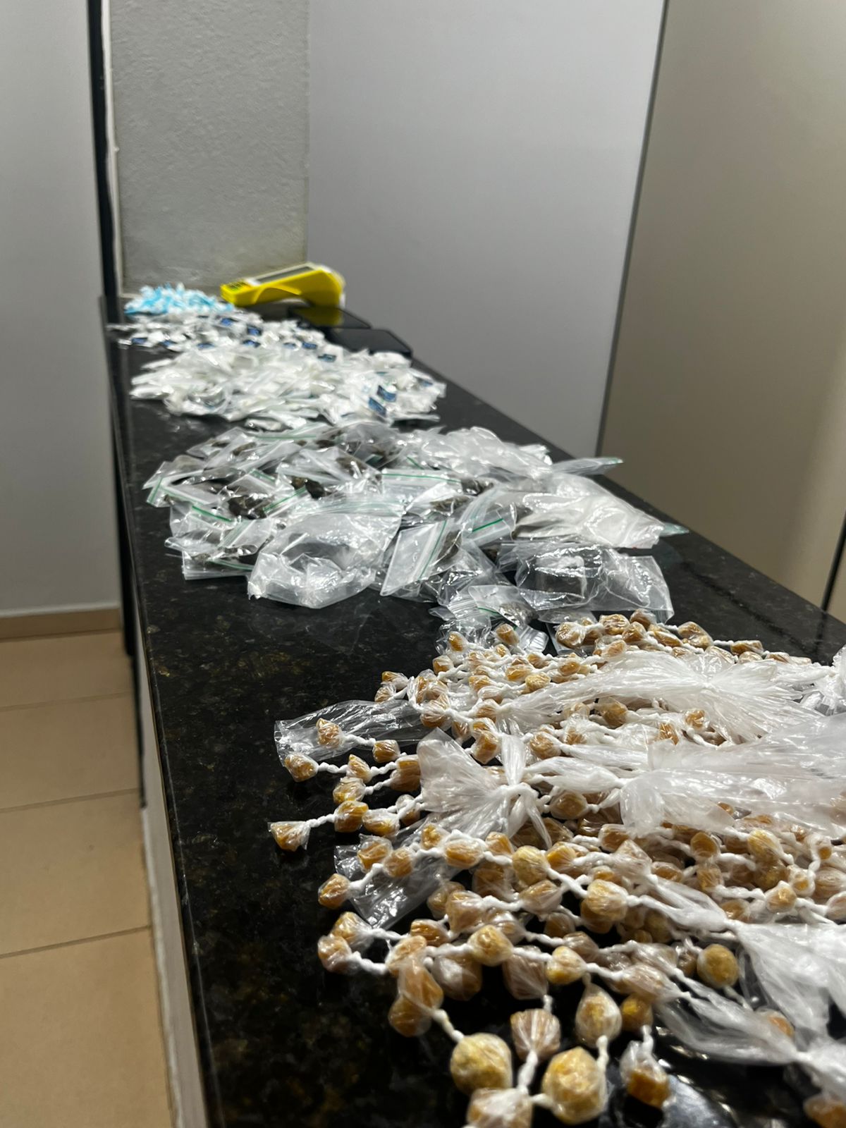 🚨 Jovem de 19 anos é preso por tráfico de drogas no CDHU em São Carlos