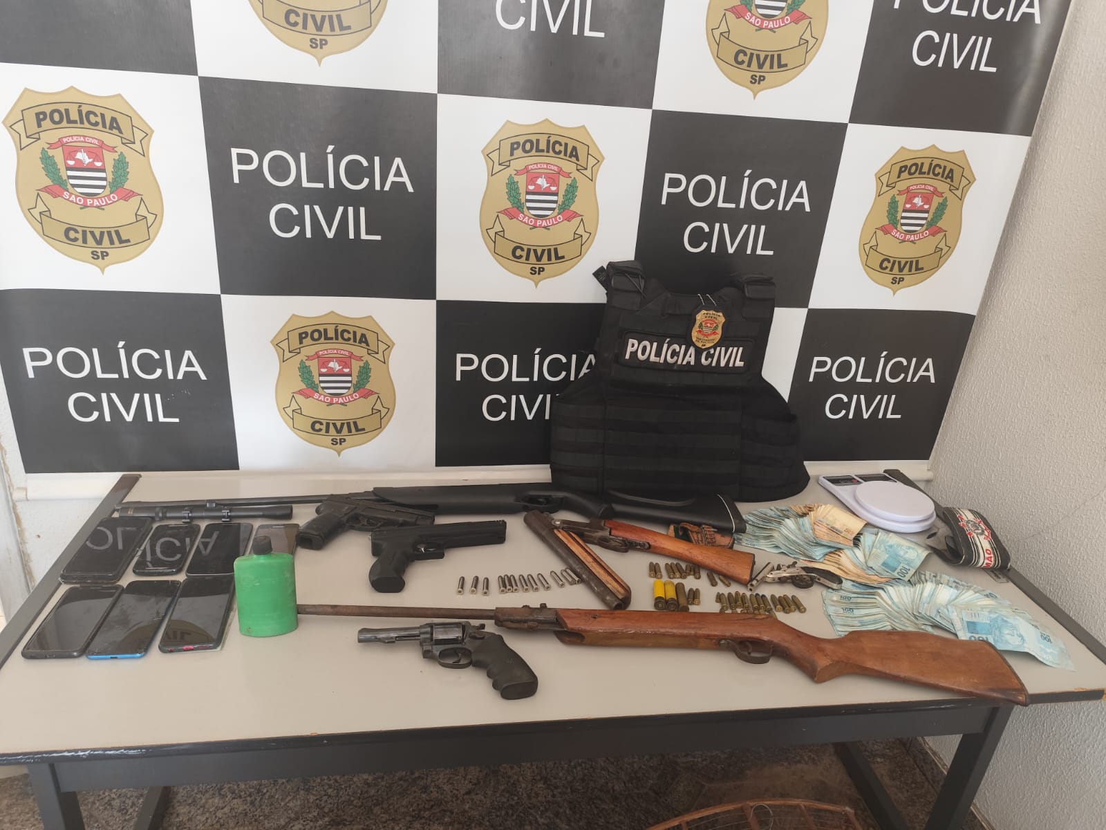 🚨 Operaçã da Polícia Civil de Ibaté apreende armas e materiais ilegais no Jardim Cruzado