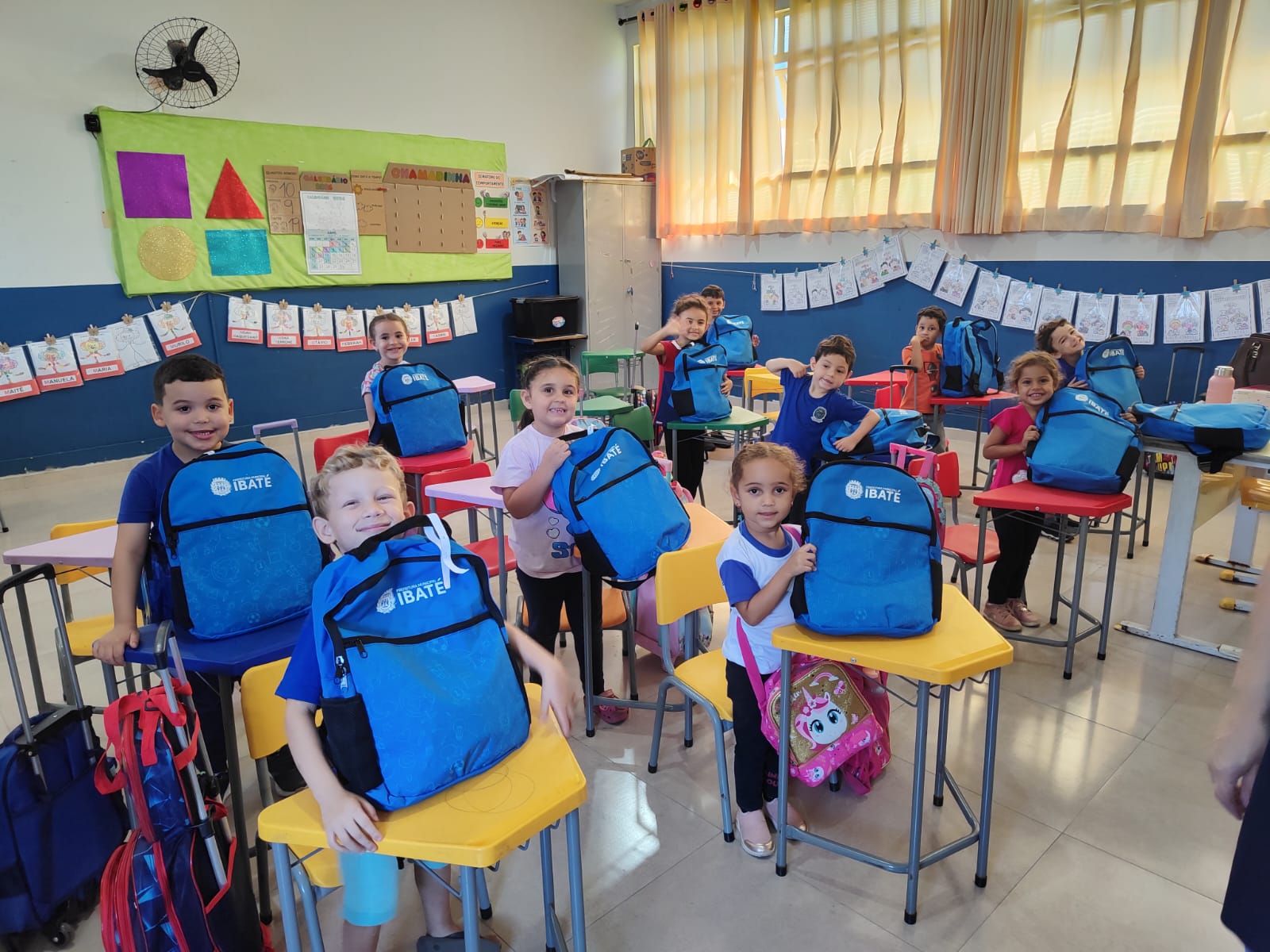 🎒 Prefeitura de Ibaté inicia entrega de uniformes escolares para alunos da rede municipal