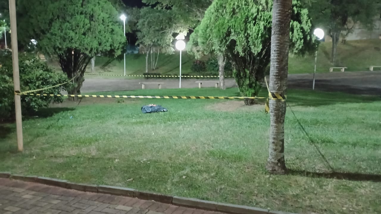 🚨 Ataque entre cães termina com disparo em praça de Ibaté