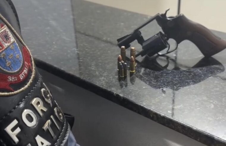 🚨 Denúncia leva PM a apreender arma e prender homem em Ibaté