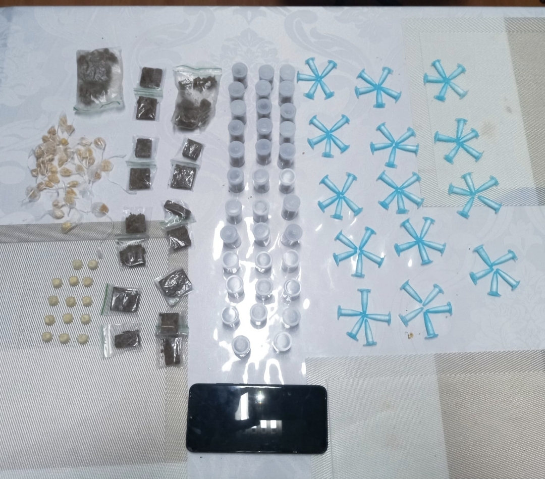 🚨 GCM flagra ponto de tráfico, suspeitos fogem e deixam grande quantidade de drogas para trás em Ibaté