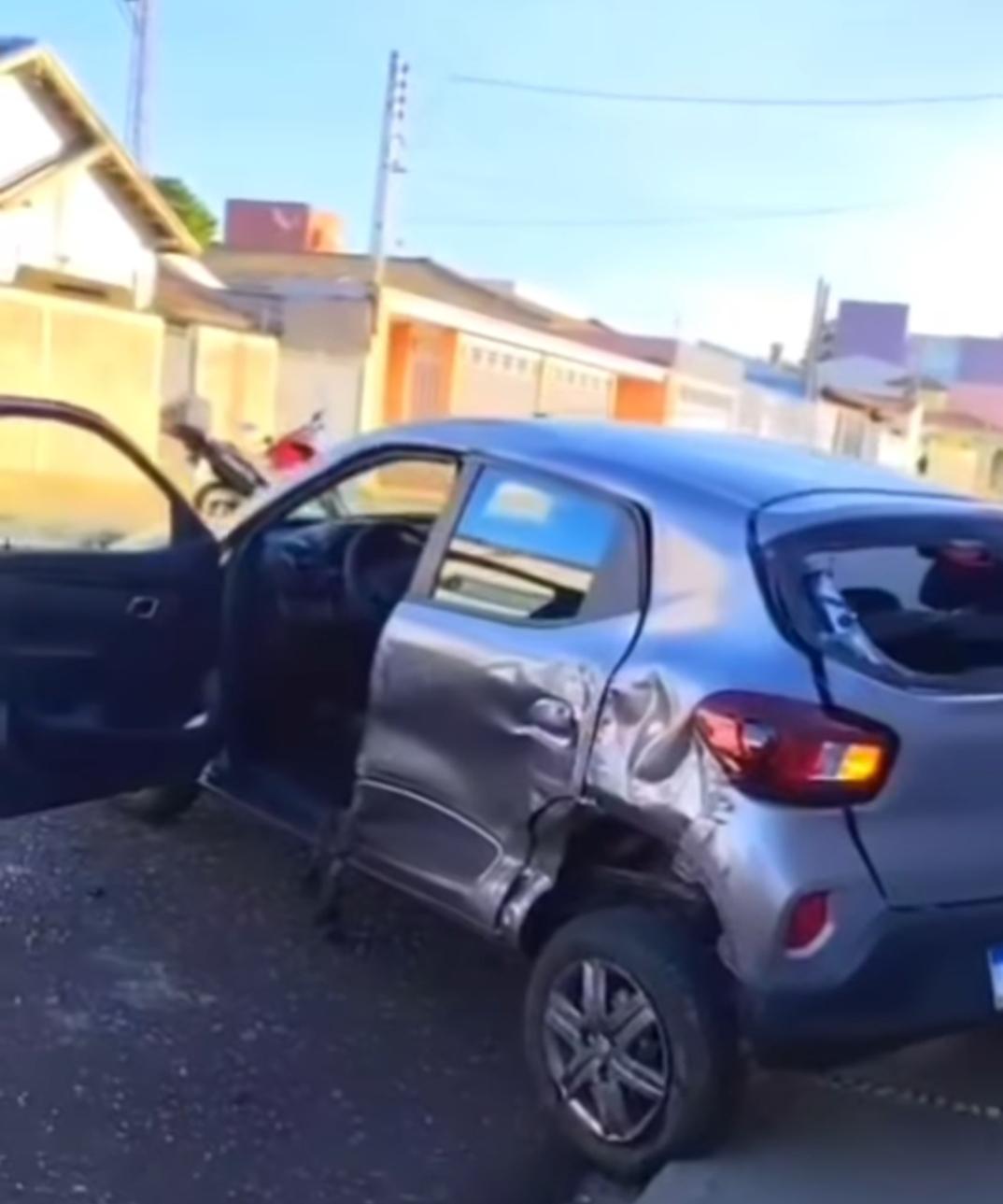 🚨 Colisão entre veículos termina em capotamento na Vila Prado