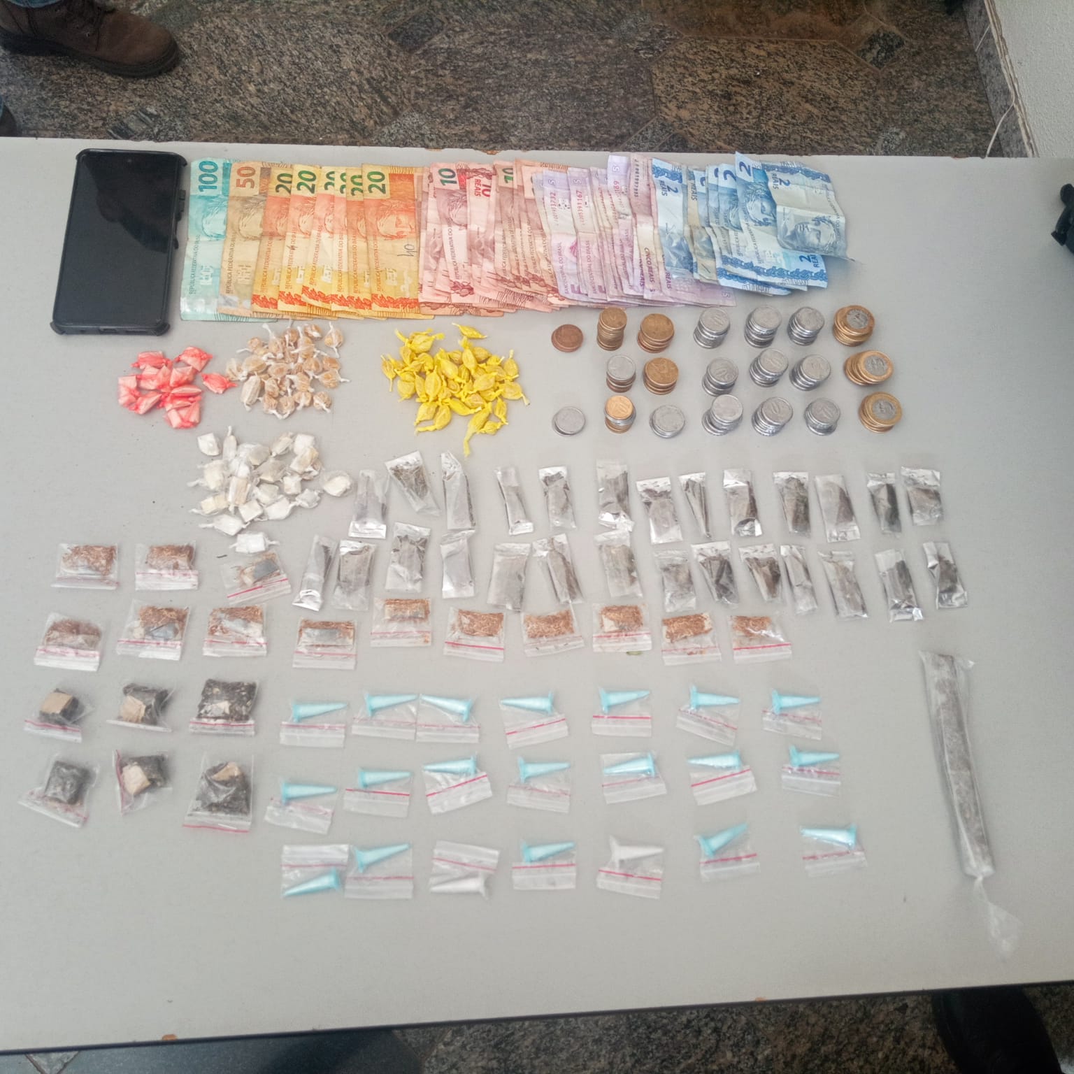 🚨 Guarda Civil Municipal de Ibaté prende homem por tráfico e apreende grande quantidade de drogas