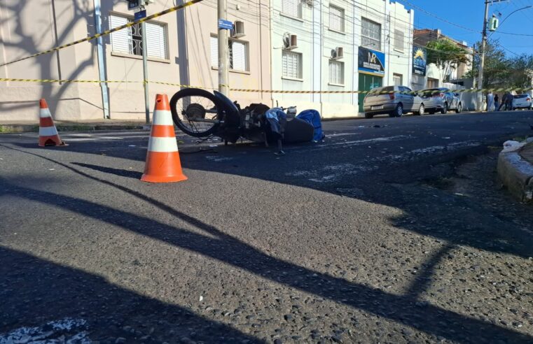 🚨 Motociclista morta em acidente no Centro de Araraquara é identificada
