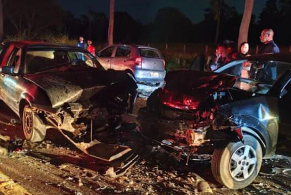 🚨 Colisão frontal seguida de batida traseira deixa dois feridos na SP-215