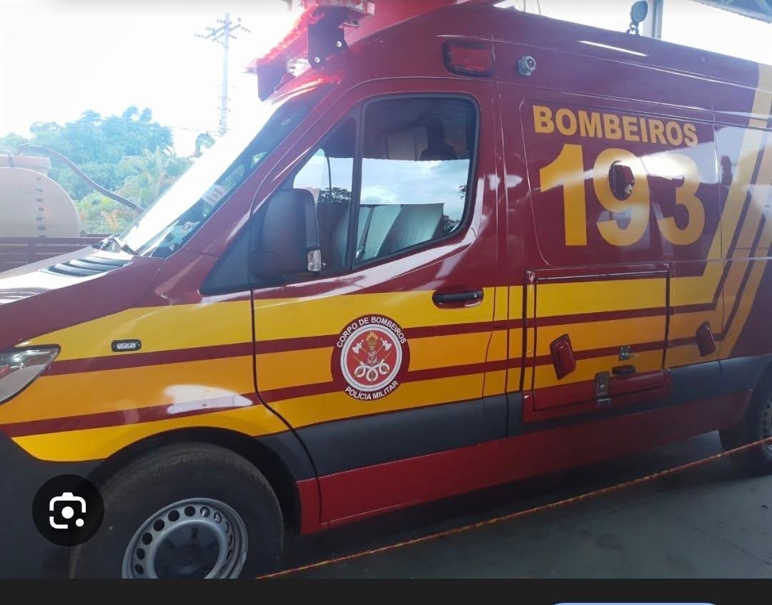 🚨 Incêndio em imóvel abandonado mobiliza Corpo de Bombeiros no Jacobucci