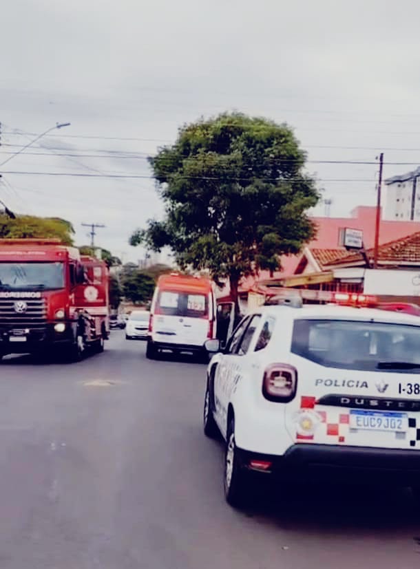 🚨 Mulher trans é socorrida pelo SAMU após ser esfaqueada em São Carlos