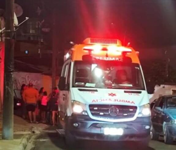 🚨 Mal súbito ao volante faz idosa subir em canteiro central no Centro de São Carlos