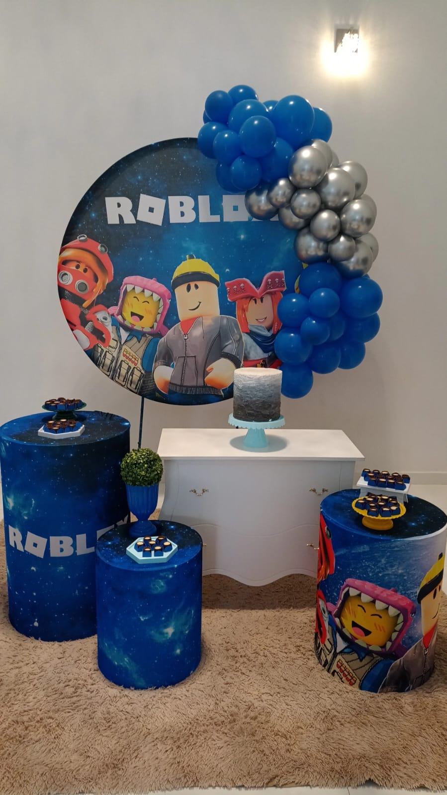 ✨ A Ane Decorações encantou mais uma vez ao transformar o universo de Roblox em uma festa incrível, cheia de personalidade e diversão! 🎮💙