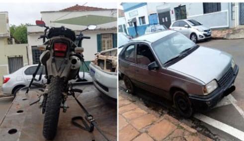🚔 Carro furtado em Ibaté é encontrado escondido em garagem no Antenor Garcia