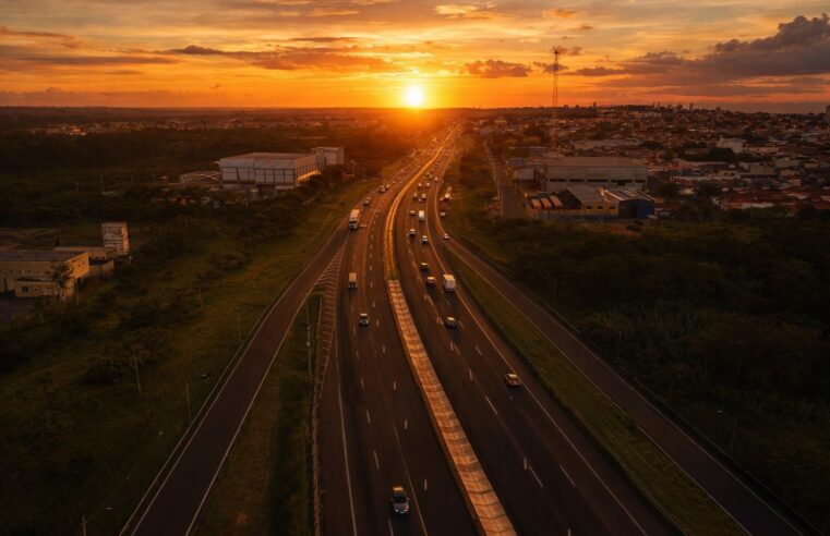📌 Governador Tarcísio de Freitas entrega primeira fase das obras de terceiras faixas da Washington Luís em São Carlos
