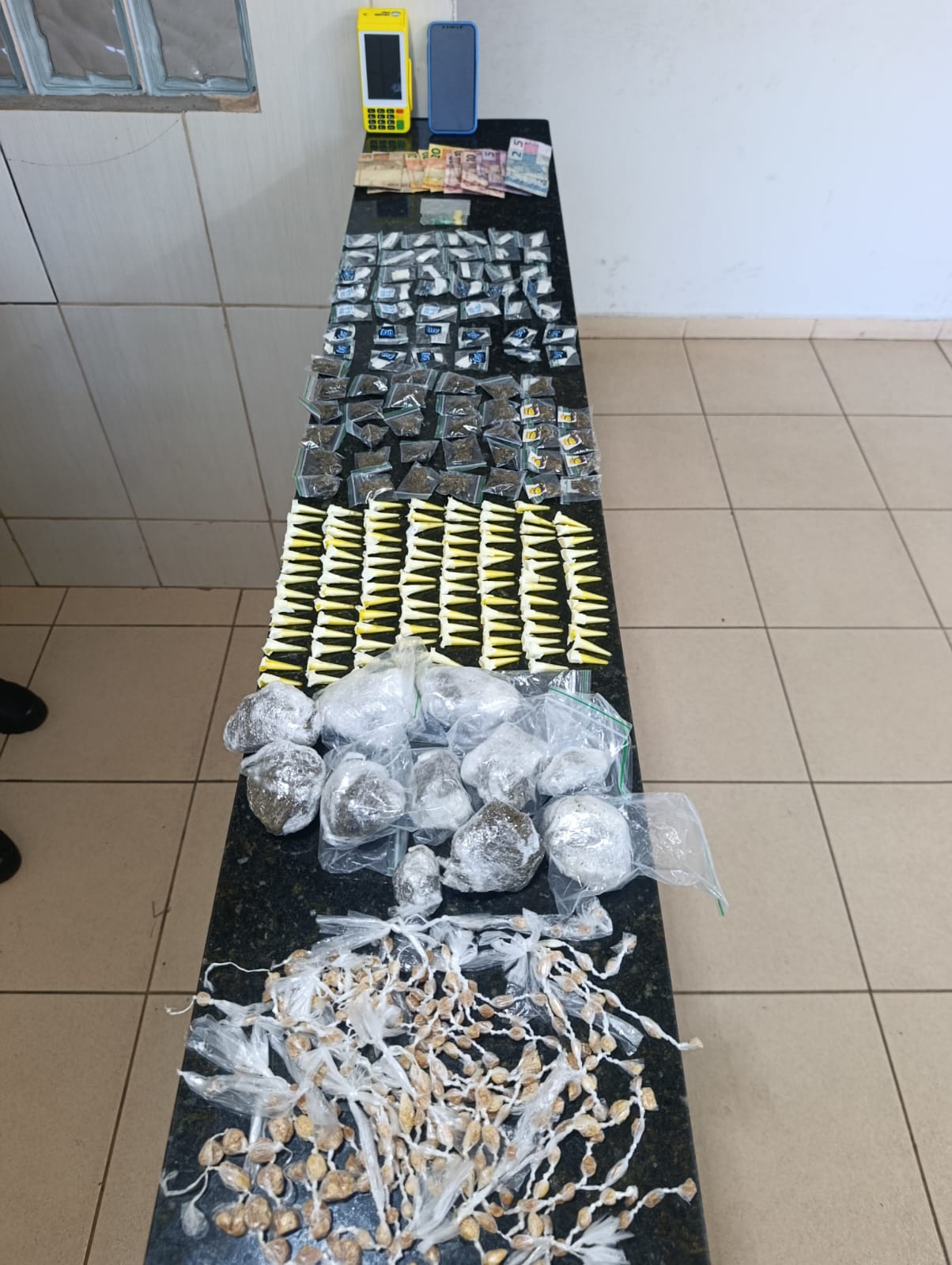 🚨 Adolescente é apreendido por ato infracional análogo ao tráfico de drogas no CDHU