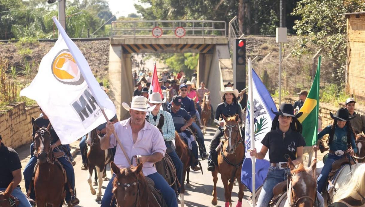 📌 Mega Cavalgada do Rancho do Magrão reúne mais de 500 cavaleiros e destaca atuação do vereador Val Construtor em defesa das tradições de Ibaté