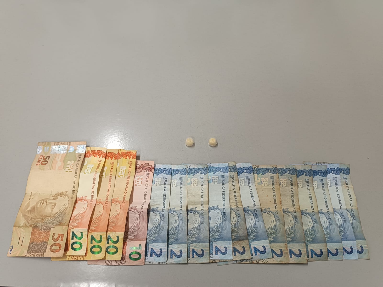 🚨 GCM apreende dinheiro e entorpecentes durante patrulhamento no Jardim Cruzado