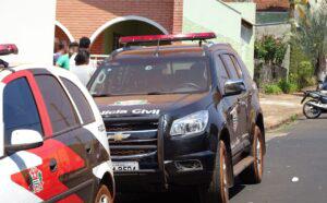 🚨 Criminosos invadem residência e roubam arsenal de armas no distrito de Matão