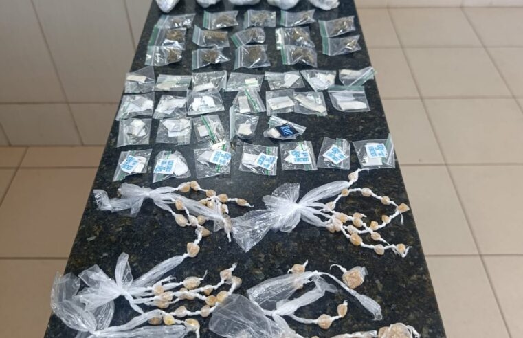 🚨 PM flagra adolescente no tráfico com arsenal de drogas e máquina de cartão no CDHU