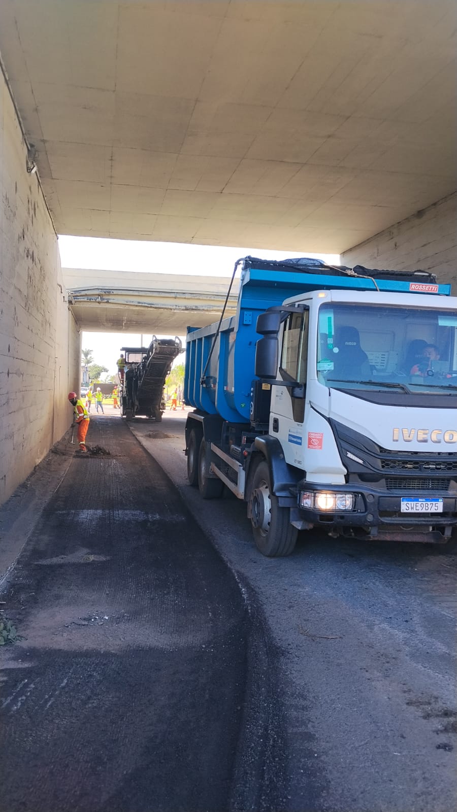 📌 Atenção, motoristas! Trânsito no acesso ao Jardim Cruzado sofre alterações por conta de obras de recapeamento