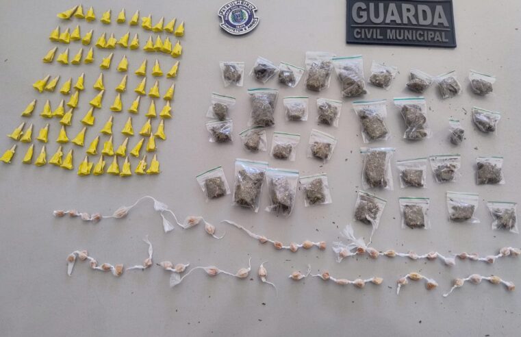 🚨 GCM de Ibaté apreende mais de 150 porções de drogas após suspeito fugir durante patrulhamento