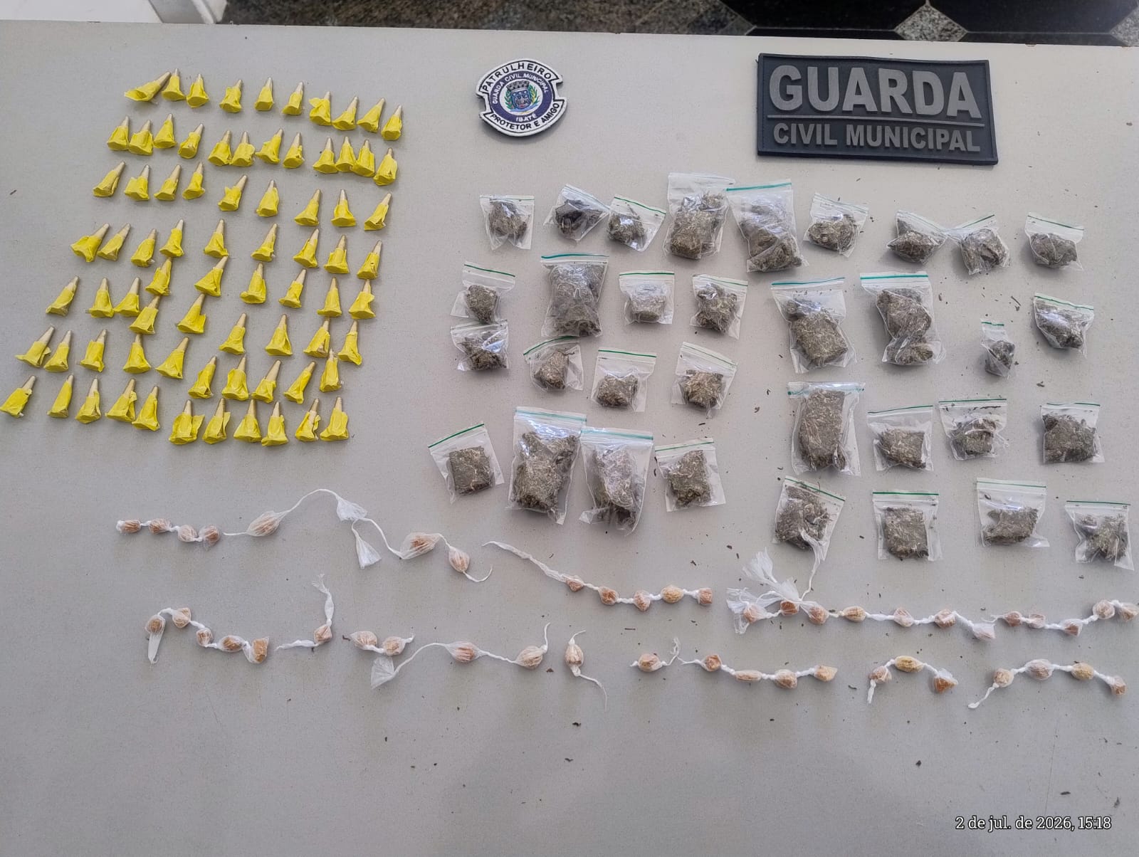 🚨 GCM de Ibaté apreende mais de 150 porções de drogas após suspeito fugir durante patrulhamento