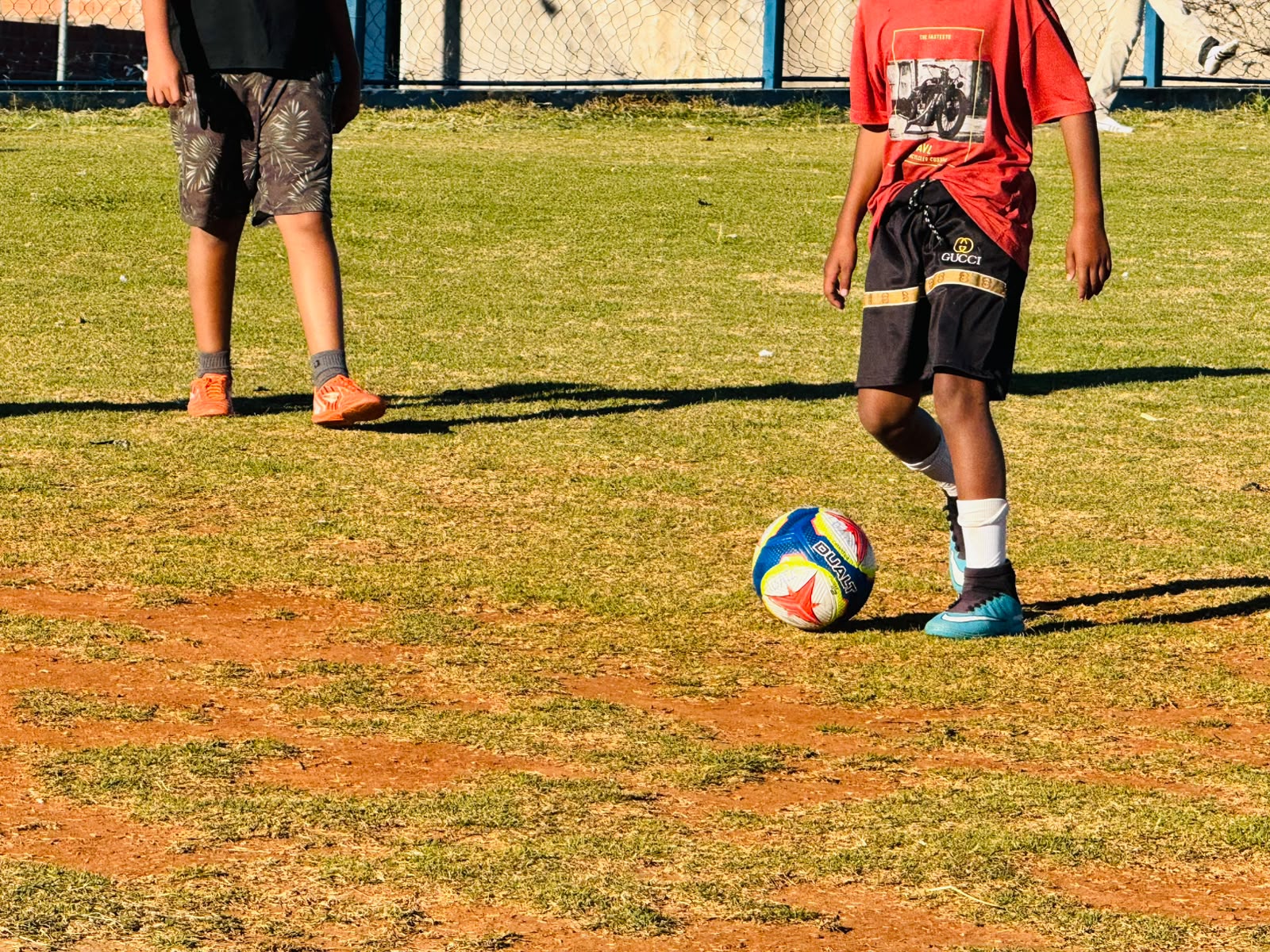 ⚽ ATENÇÃO, PAIS E RESPONSÁVEIS! PREFEITURA DE IBATÉ ABRE INSCRIÇÕES PARA ESCOLINHA GRATUITA DE FUTEBOL NO JARDIM CRUZADO