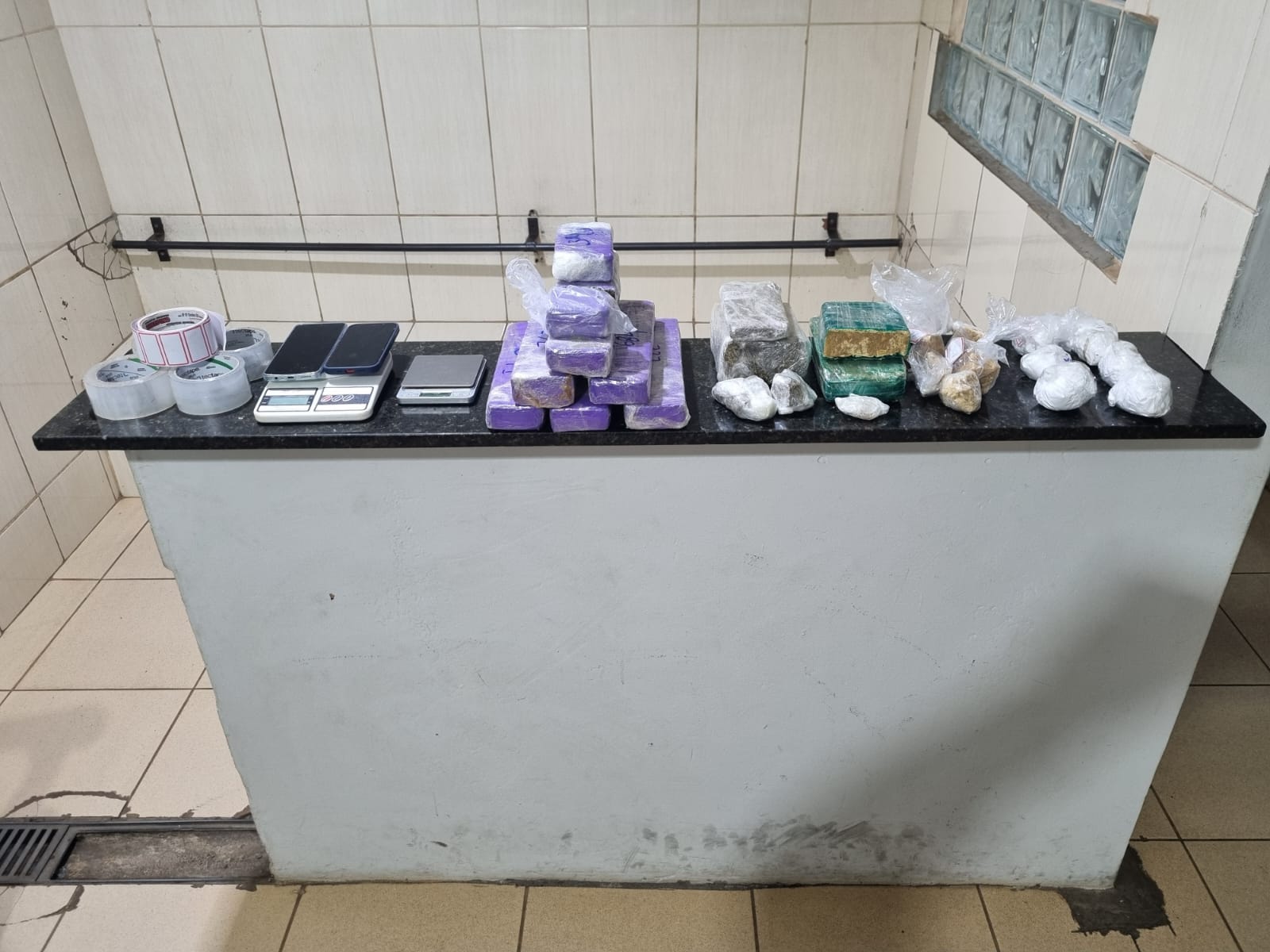 🚨 FORÇA TÁTICA PRENDE HOMEM E APREENDE MAIS DE 8,5 KG DE DROGAS EM SÃO CARLOS