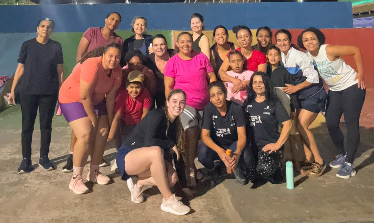 🥊🔥 Sucesso total! A aula de Ritbox com a Personal Thais Carvalho foi marcada por muita energia, animação e participação no Complexo Esportivo Parrelão.