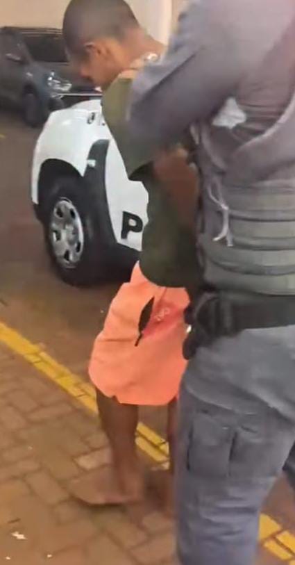 🚨 Homem é preso após tentar assaltar funcionário dos Correios e roubar carro em Araraquara