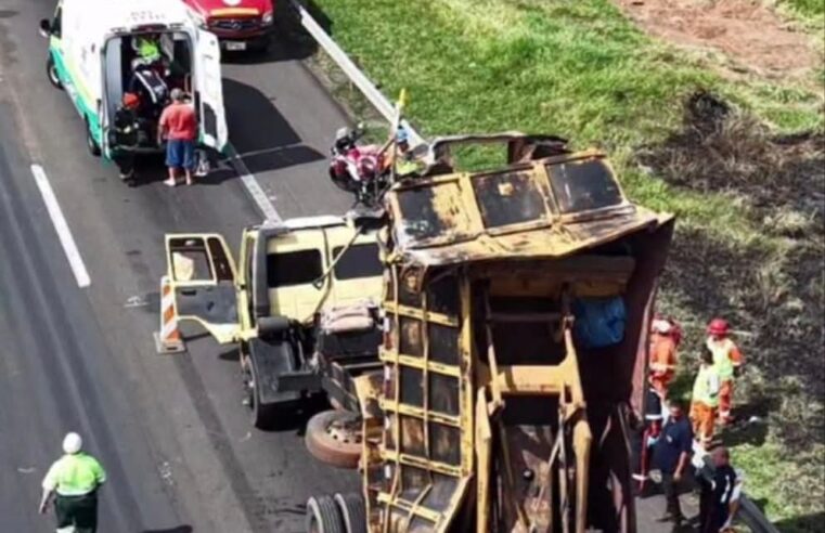 🚨 Caminhão atinge passarela na Washington Luís, derruba carroceria e deixa três feridos em São Carlos