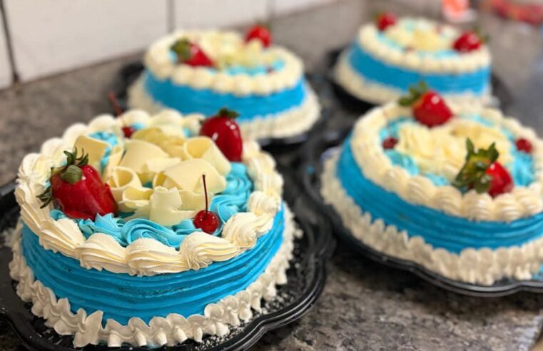 🎂💙 Aquele bolo fresquinho para deixar o Dia dos Pais ainda mais especial!