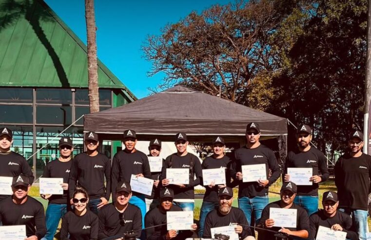 🚁 Altitude Academy forma 17 novos profissionais em operação de drones agrícolas em Ibaté