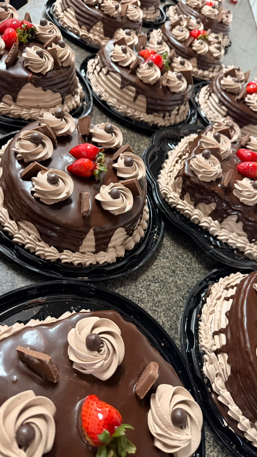 🍫✨ Acabou de ficar pronto o irresistível Bolo de Alpino dos Supermercados Ruscito! 😍