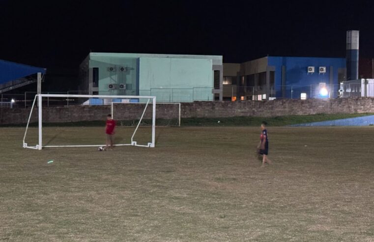📌 Campo Municipal do Jardim Cruzado ganha nova iluminação e passa a oferecer atividades também no período noturno