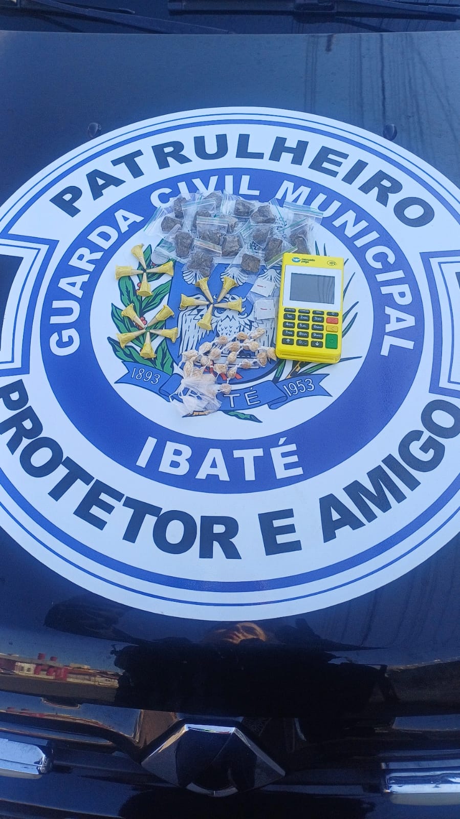 🚨 Guarda Municipal localiza drogas e máquina de cartão durante averiguação no Jardim Cruzado