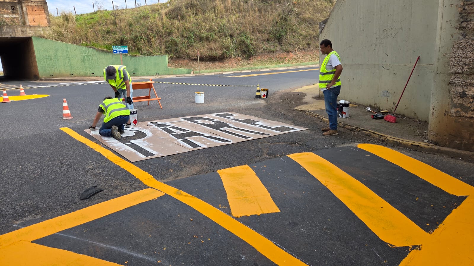 📌 Prefeitura de Ibaté reforça sinalização no pontilhão entre a Vila Bandeirantes e o Jardim Cruzado
